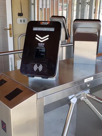 Přístupové a vstupenkové systémy