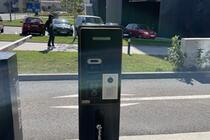 Vjezdový a výjezdový terminál se čtečkou přístupových karet pro hotel Stages.